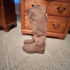 Brand New JustFab Demi Sherpa Lined Beige Knee Boots Zip Up; No Box